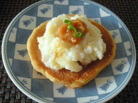 ゆでジャガの甘みそのせ、大豆粉パンケーキ♪